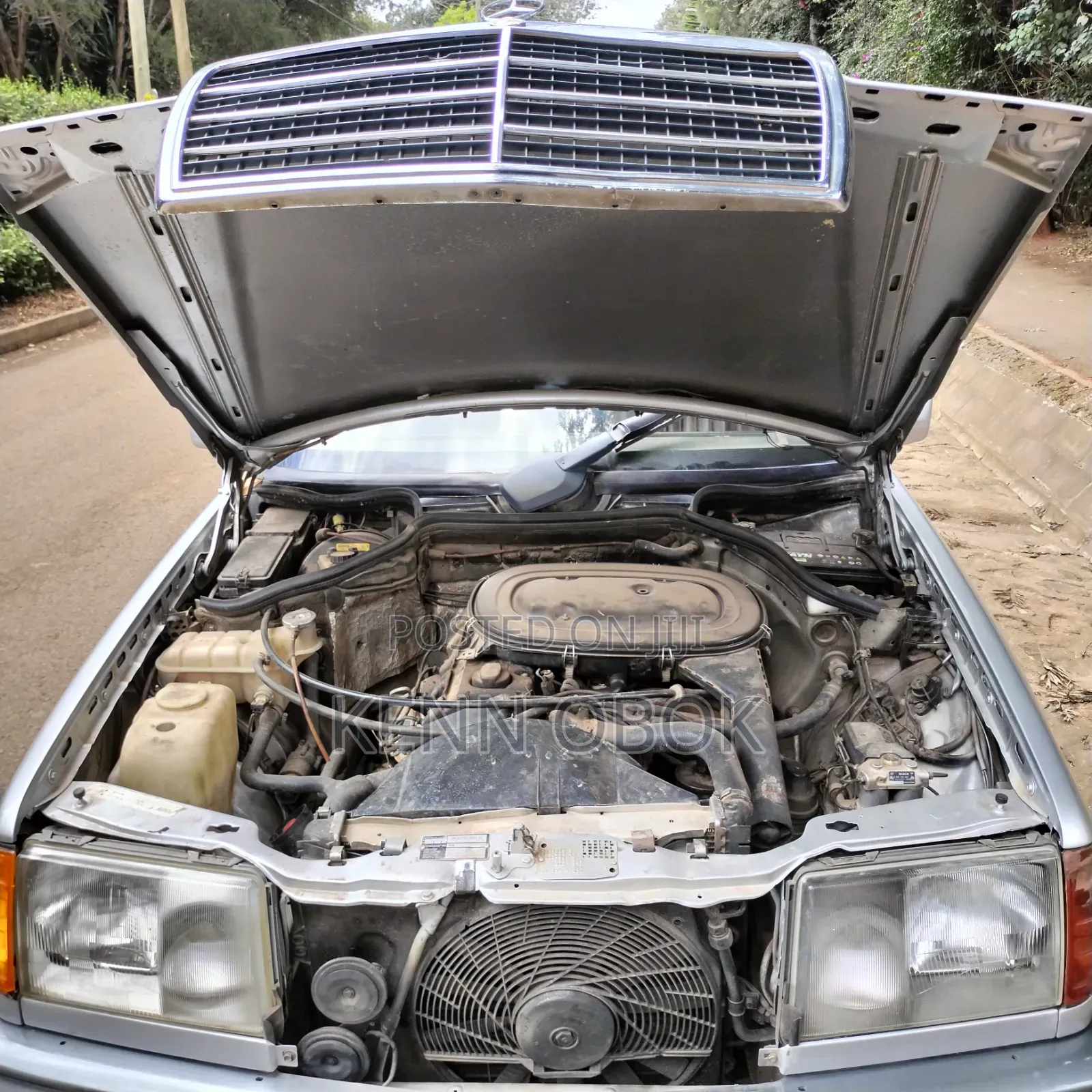 Mercedes-Benz 200E 1990 Silver