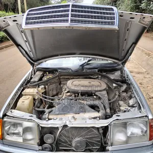 Mercedes-Benz 200E 1990 Silver