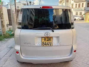 Toyota Sienta 2015 Silver