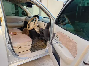 Toyota Sienta 2015 Silver