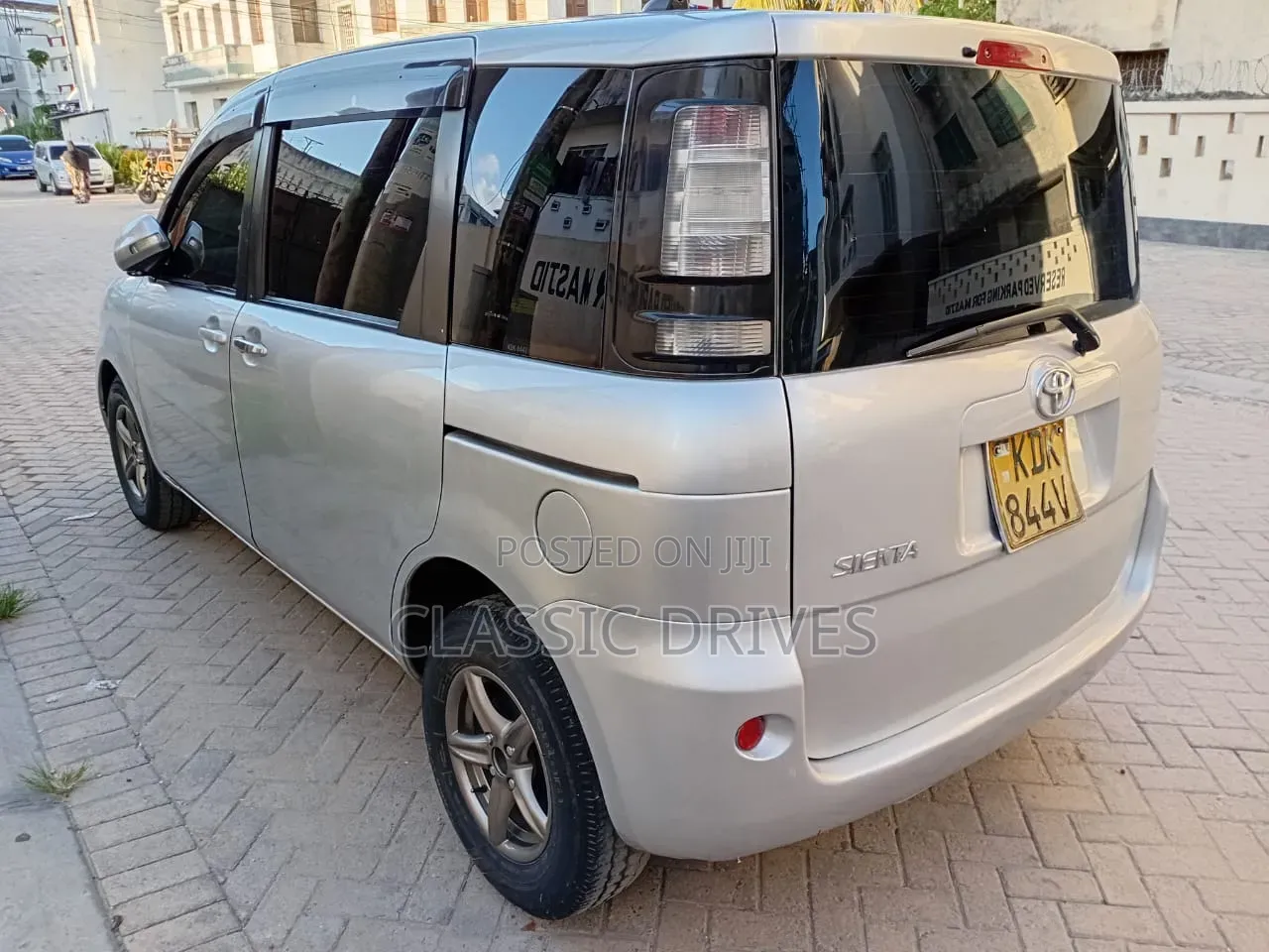 Toyota Sienta 2015 Silver