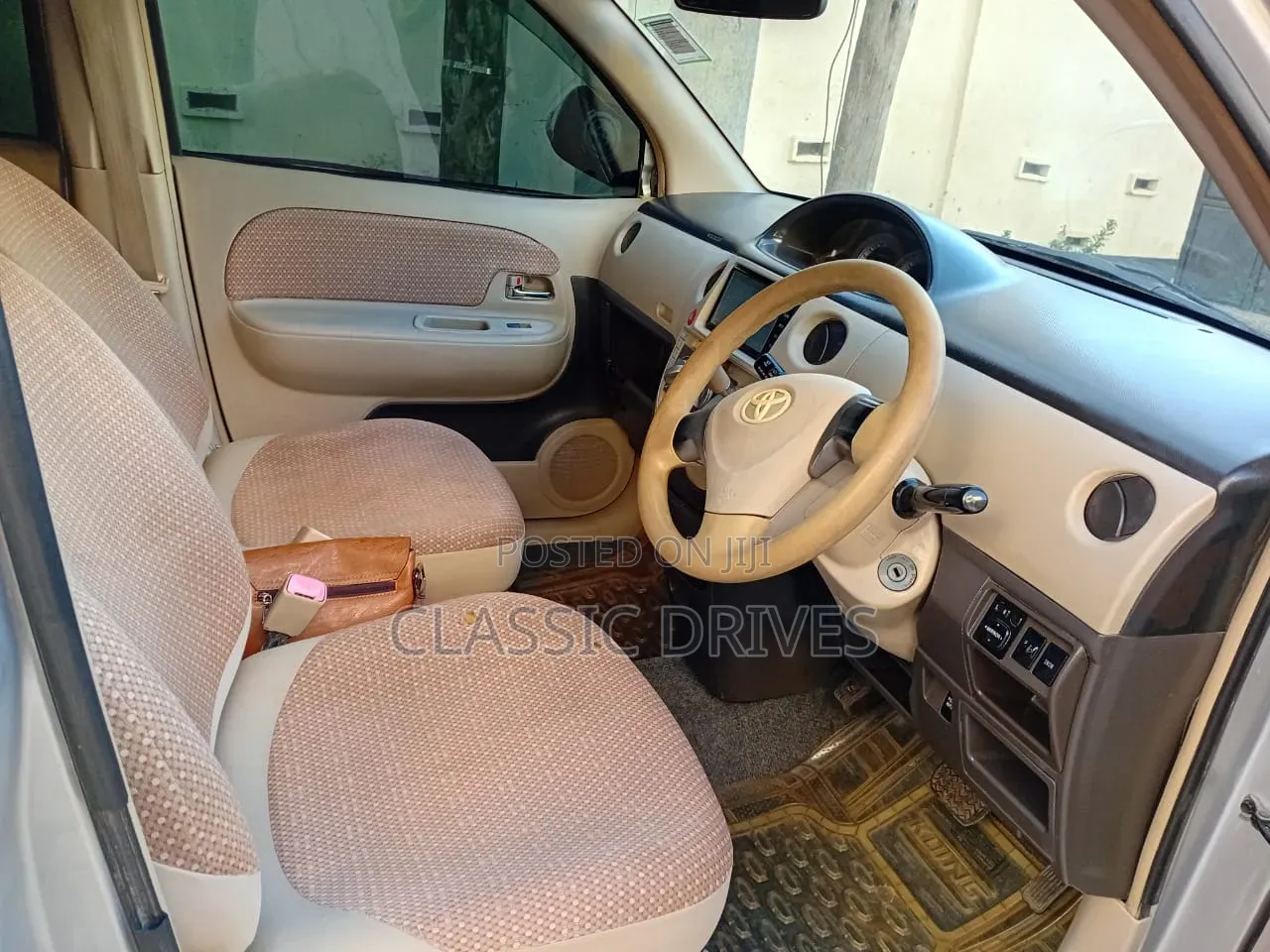 Toyota Sienta 2015 Silver