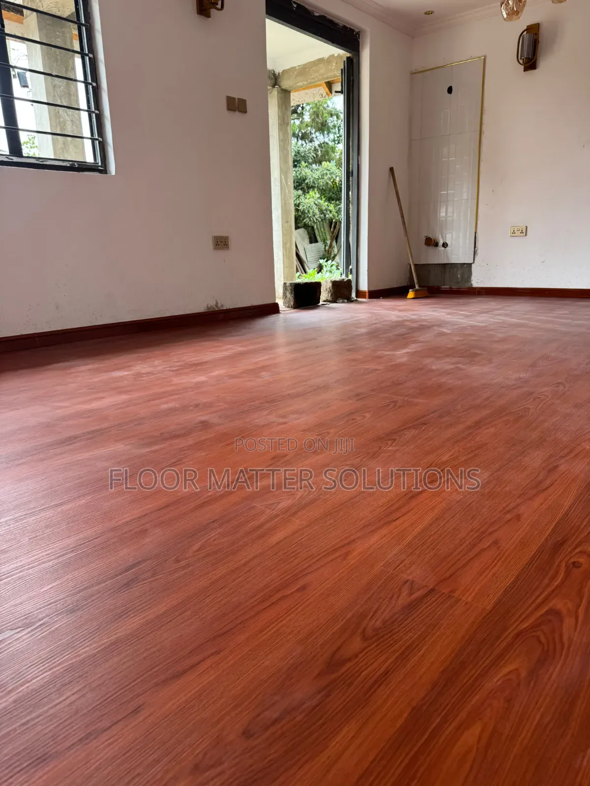 5mm SPC Flooring(mahogany Glow)