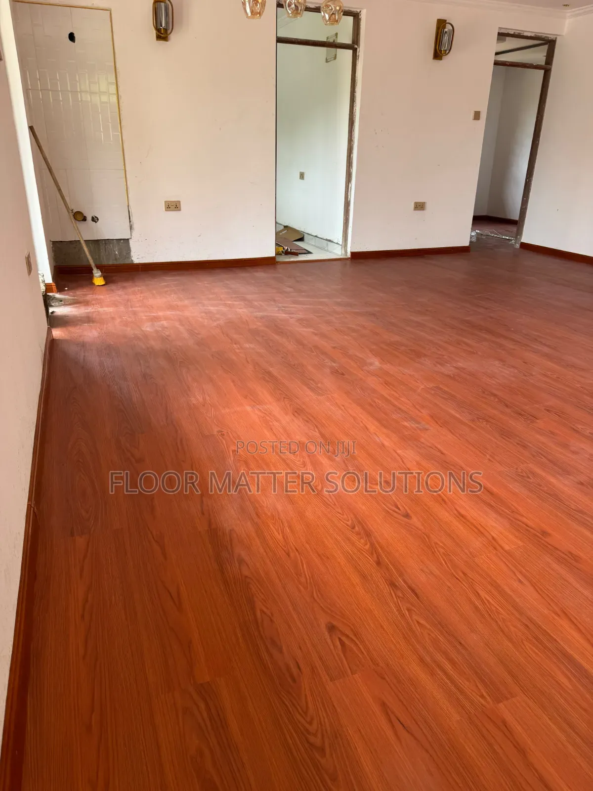 5mm SPC Flooring(mahogany Glow)