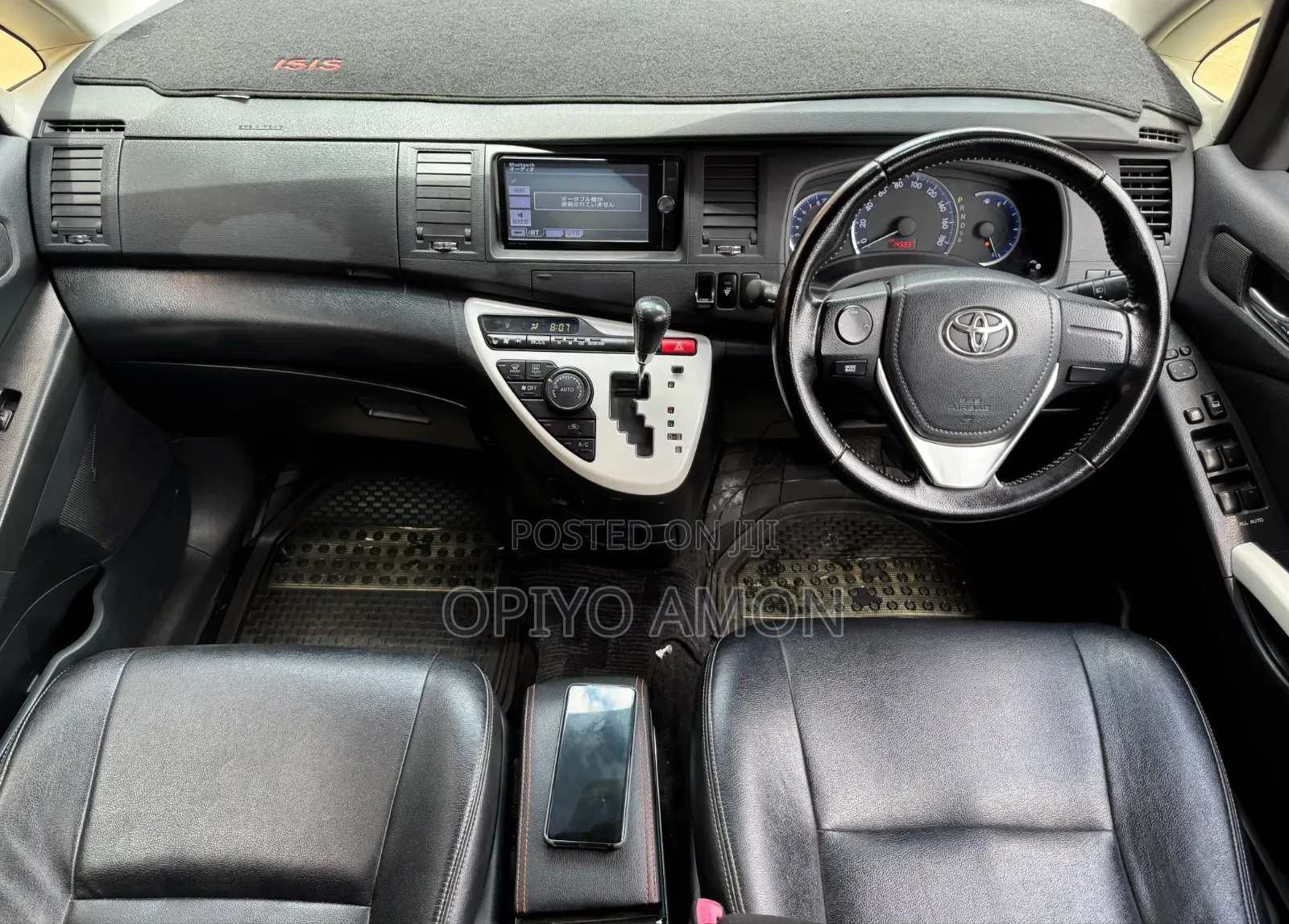 Toyota ISIS 2014 White