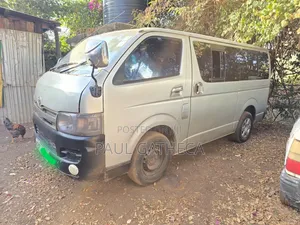Toyota HiAce 2006 Silver