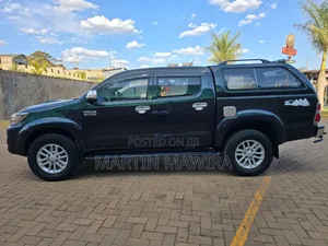 Toyota Hilux 2010 Black
