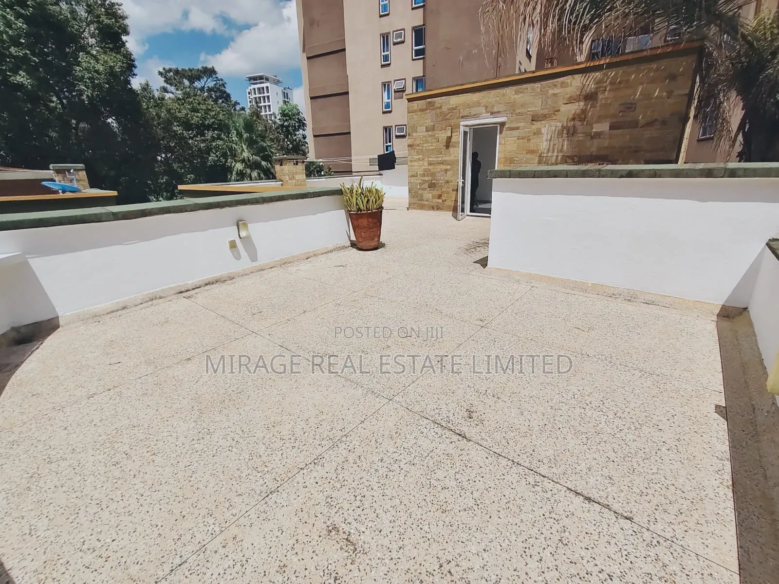 4bdrm Villa in Riverside Drive for rent
