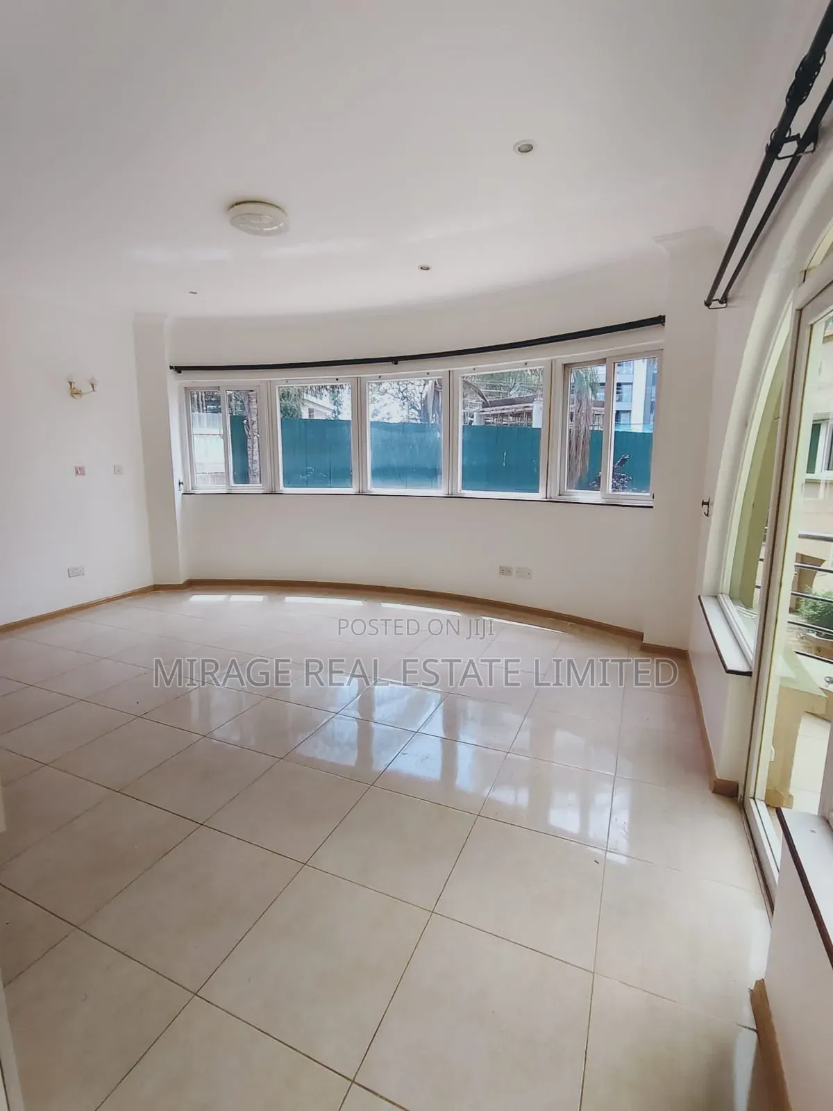 4bdrm Villa in Riverside Drive for rent