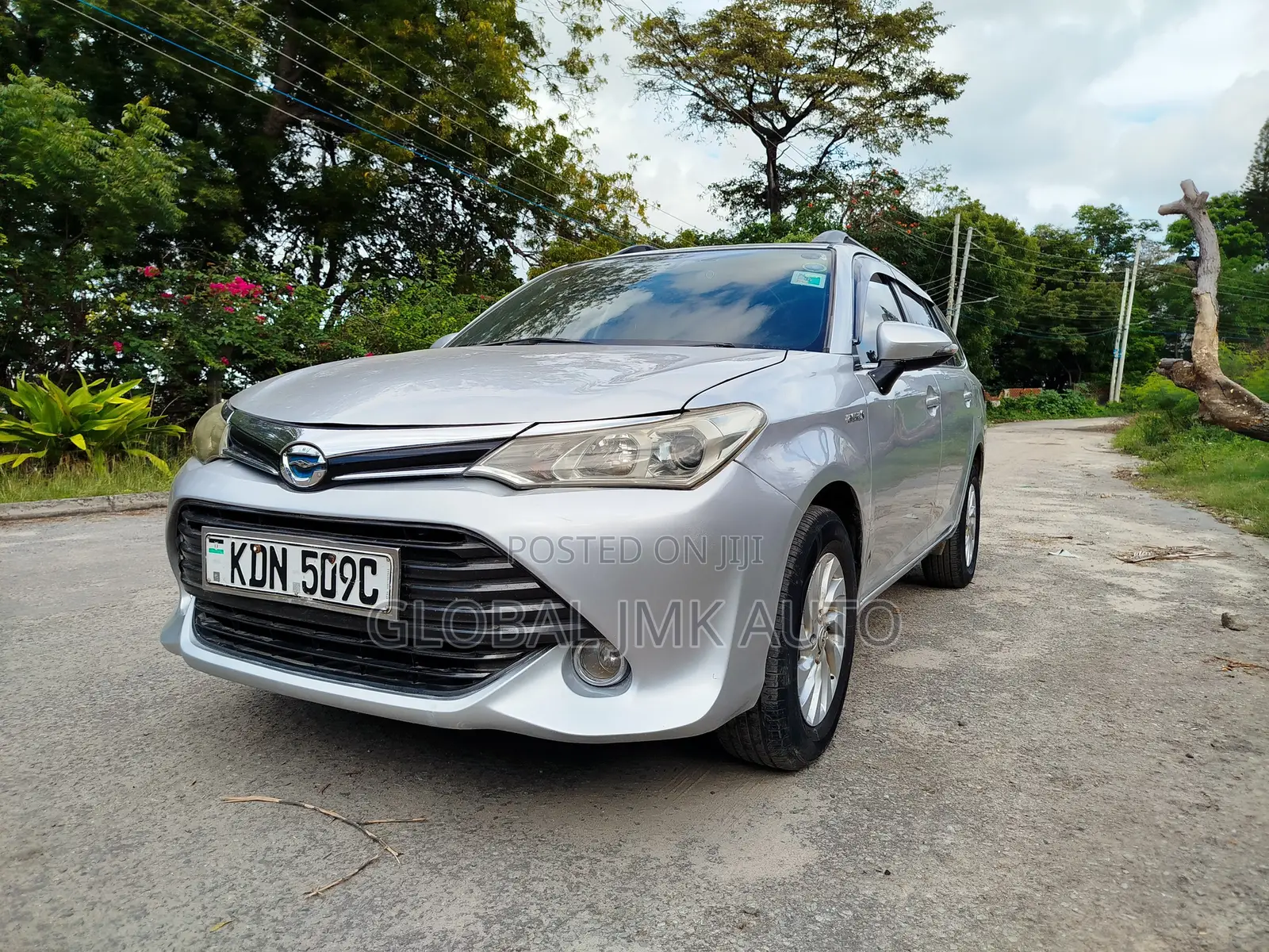 Toyota Corolla Fielder 1.5 Hybrid FWD 2016 Silver