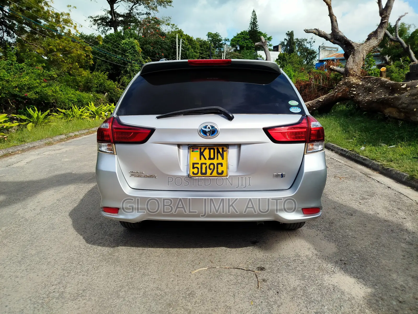 Toyota Corolla Fielder 1.5 Hybrid FWD 2016 Silver
