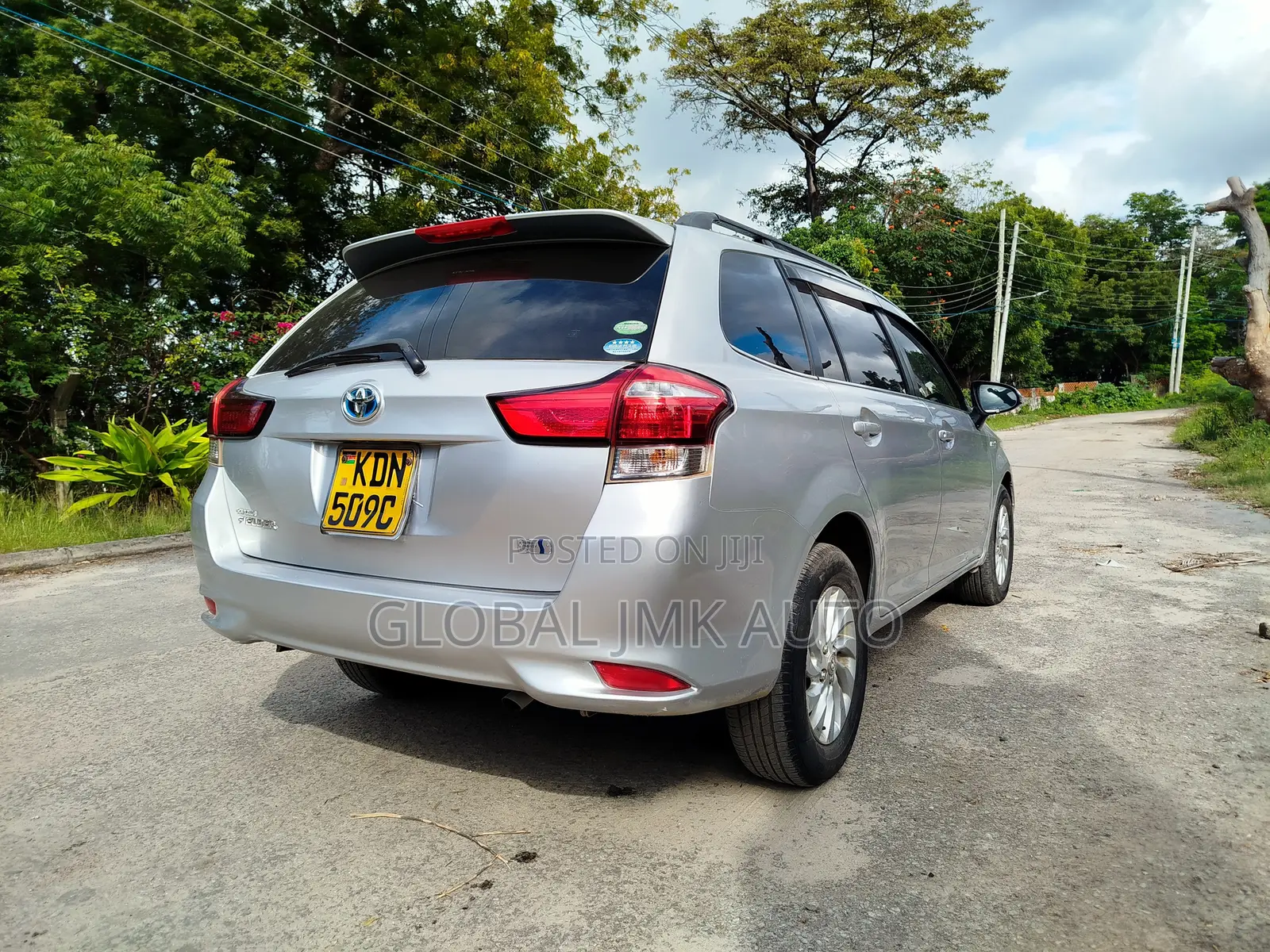 Toyota Corolla Fielder 1.5 Hybrid FWD 2016 Silver