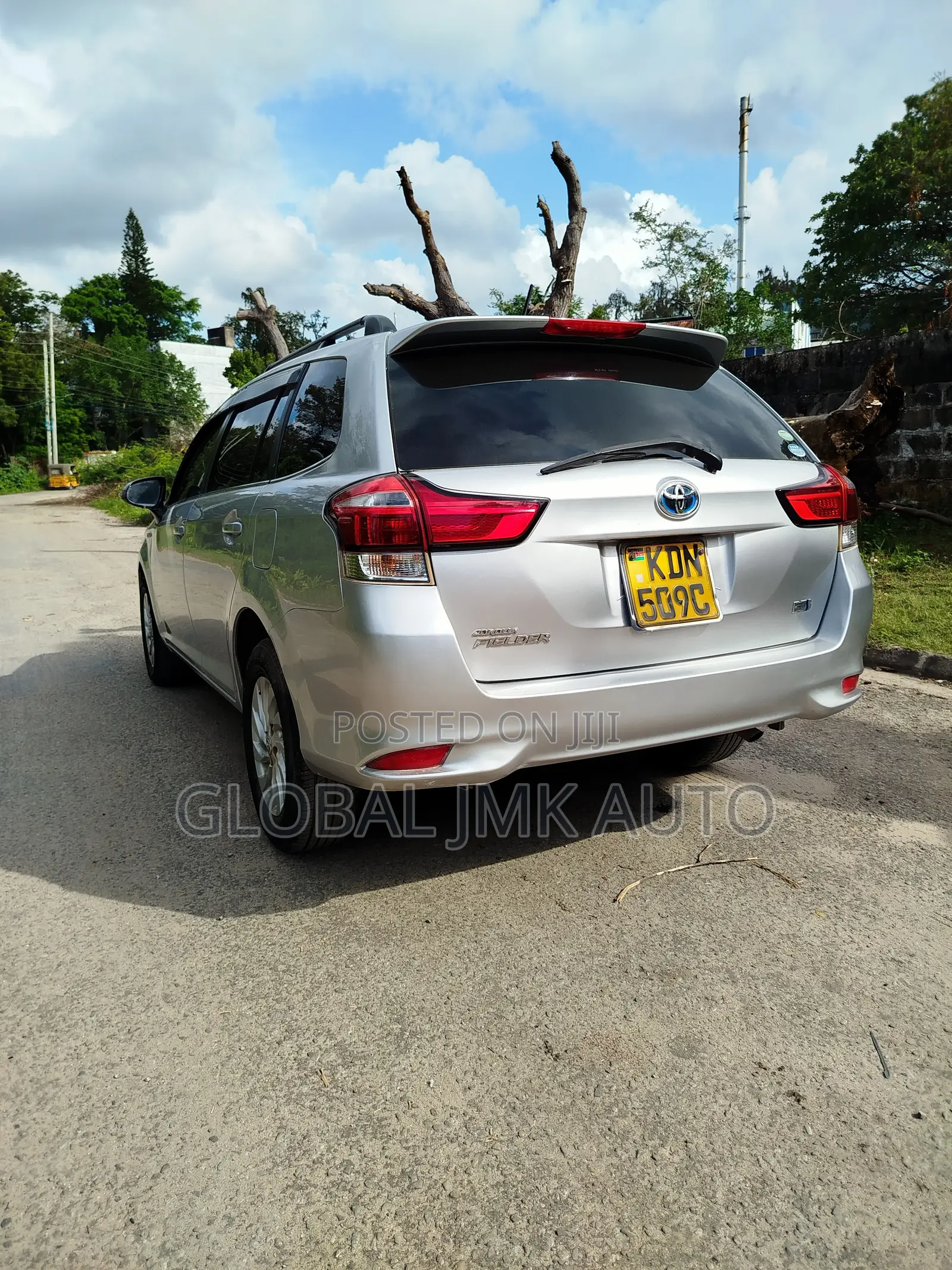 Toyota Corolla Fielder 1.5 Hybrid FWD 2016 Silver