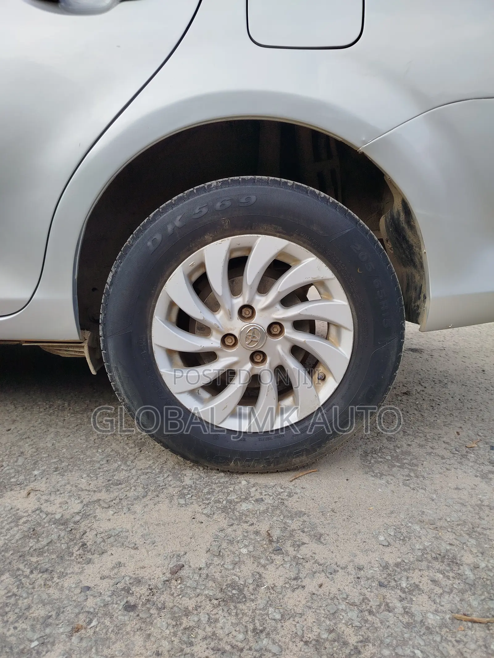 Toyota Corolla Fielder 1.5 Hybrid FWD 2016 Silver