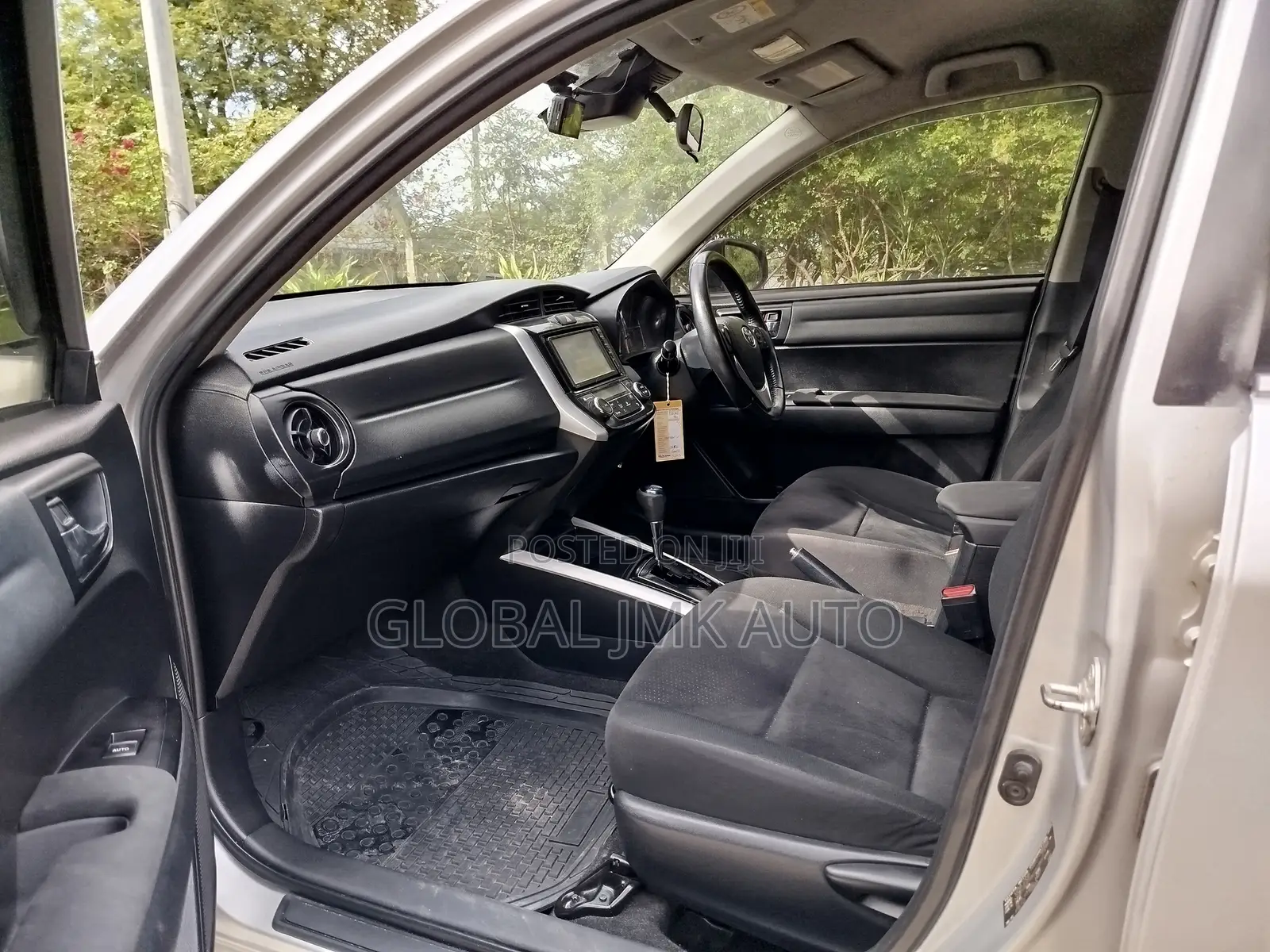 Toyota Corolla Fielder 1.5 Hybrid FWD 2016 Silver