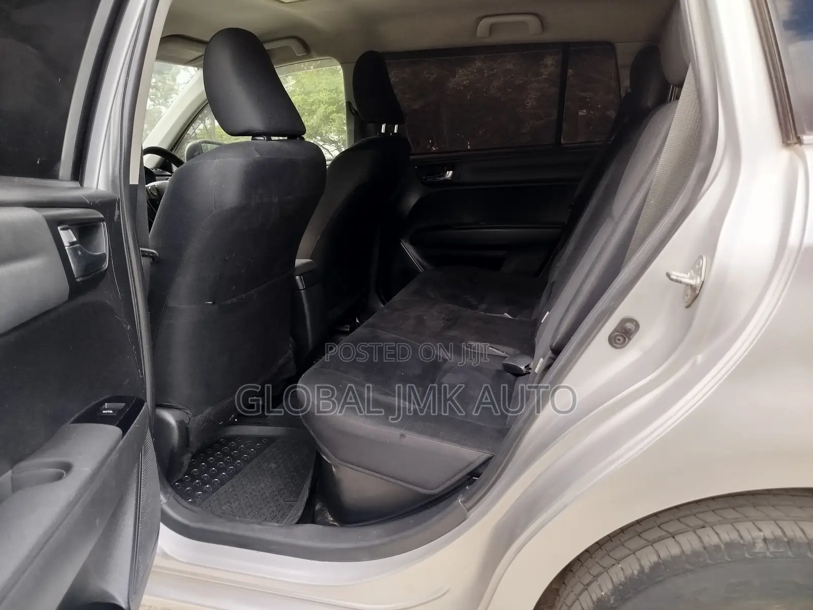 Toyota Corolla Fielder 1.5 Hybrid FWD 2016 Silver