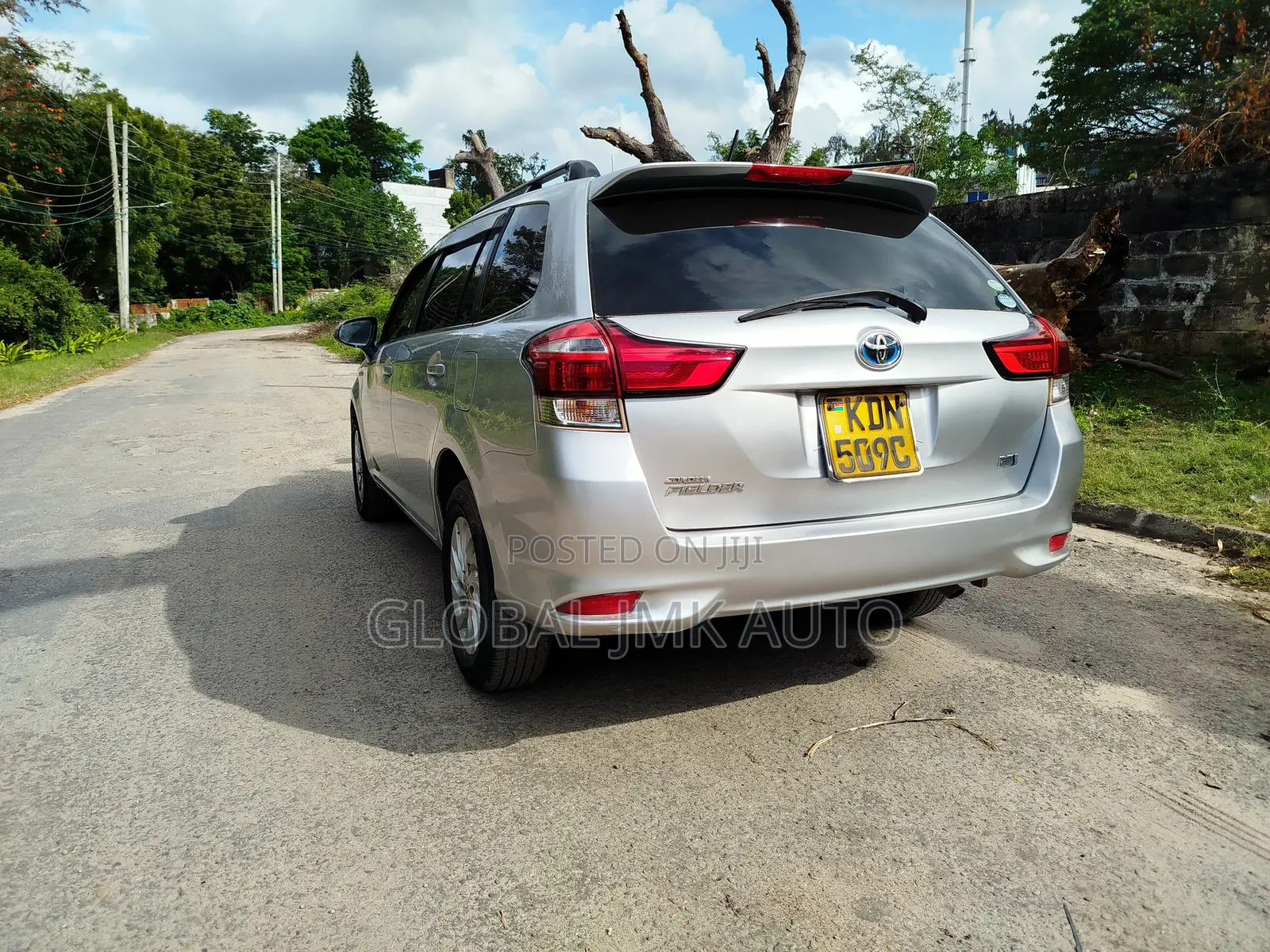 Toyota Corolla Fielder 1.5 Hybrid FWD 2016 Silver