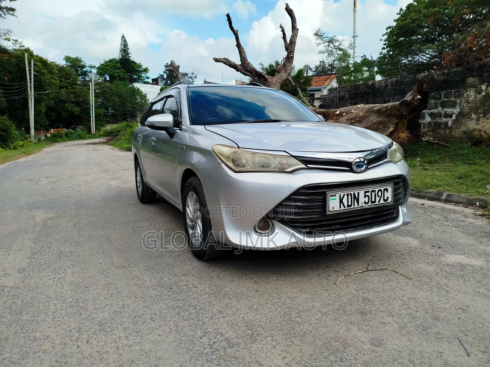 Toyota Corolla Fielder 1.5 Hybrid FWD 2016 Silver