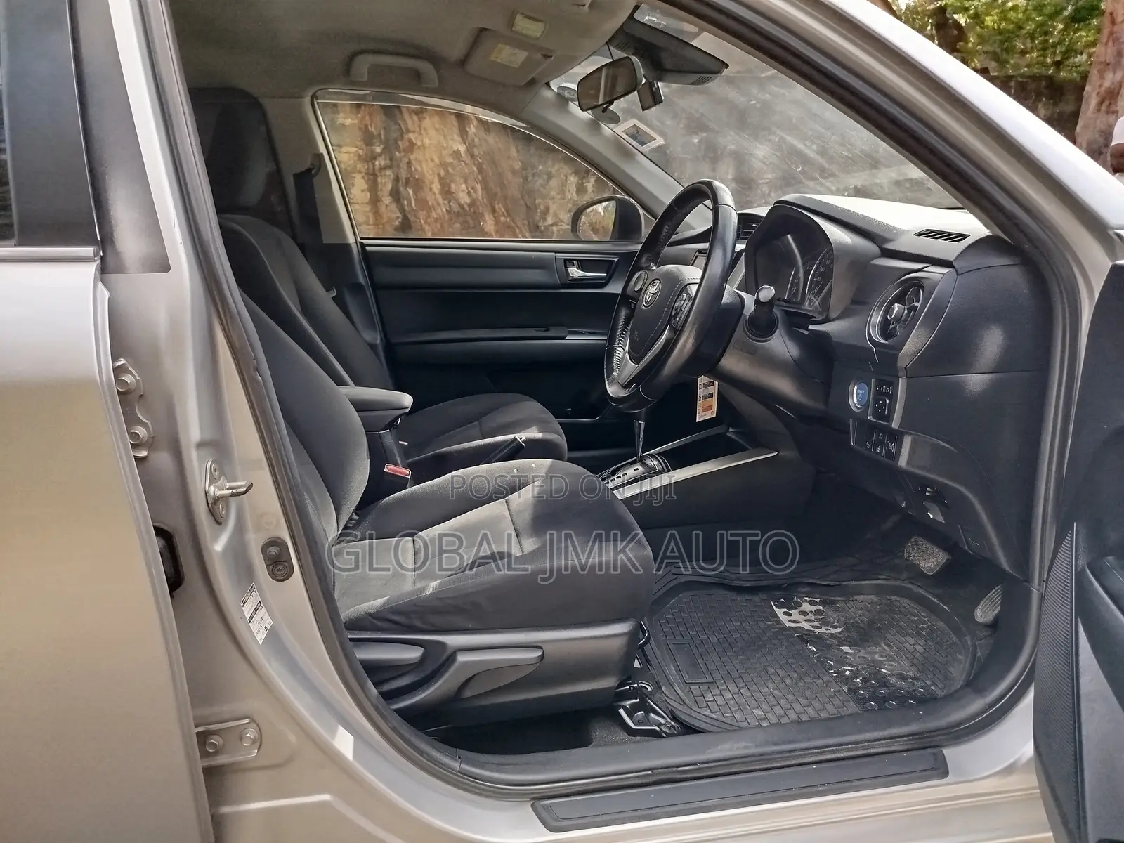 Toyota Corolla Fielder 1.5 Hybrid FWD 2016 Silver