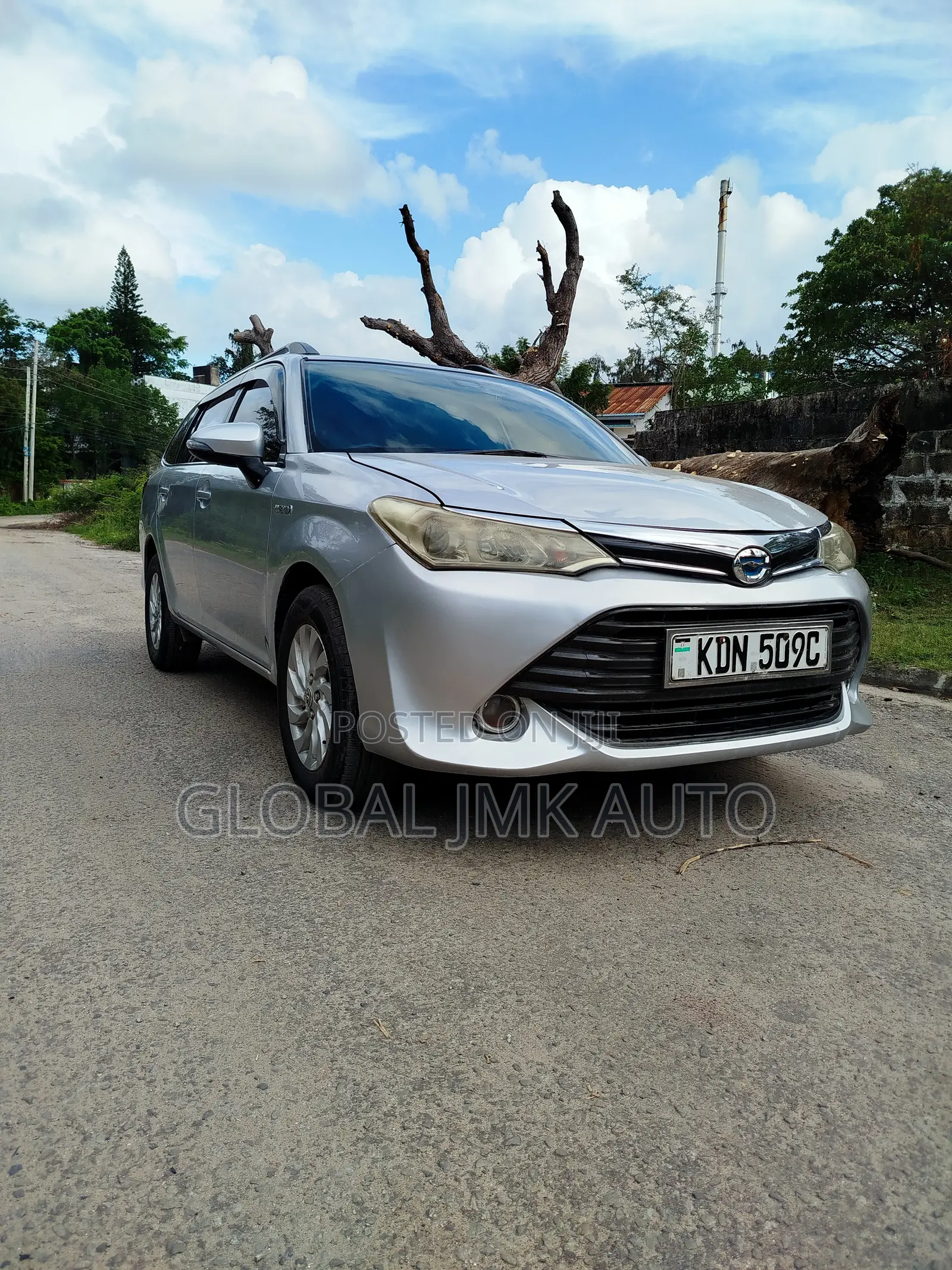 Toyota Corolla Fielder 1.5 Hybrid FWD 2016 Silver