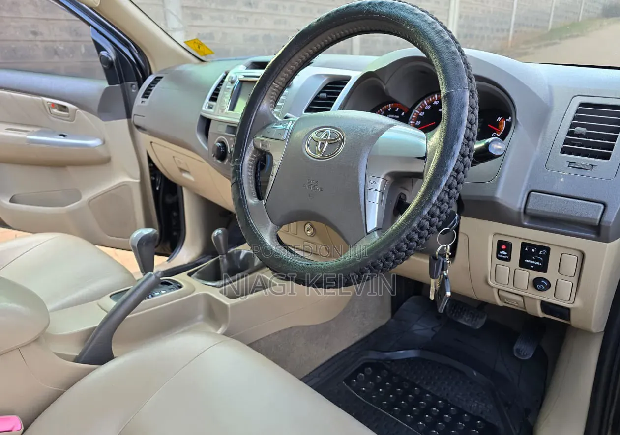 Toyota Hilux 2010 Black