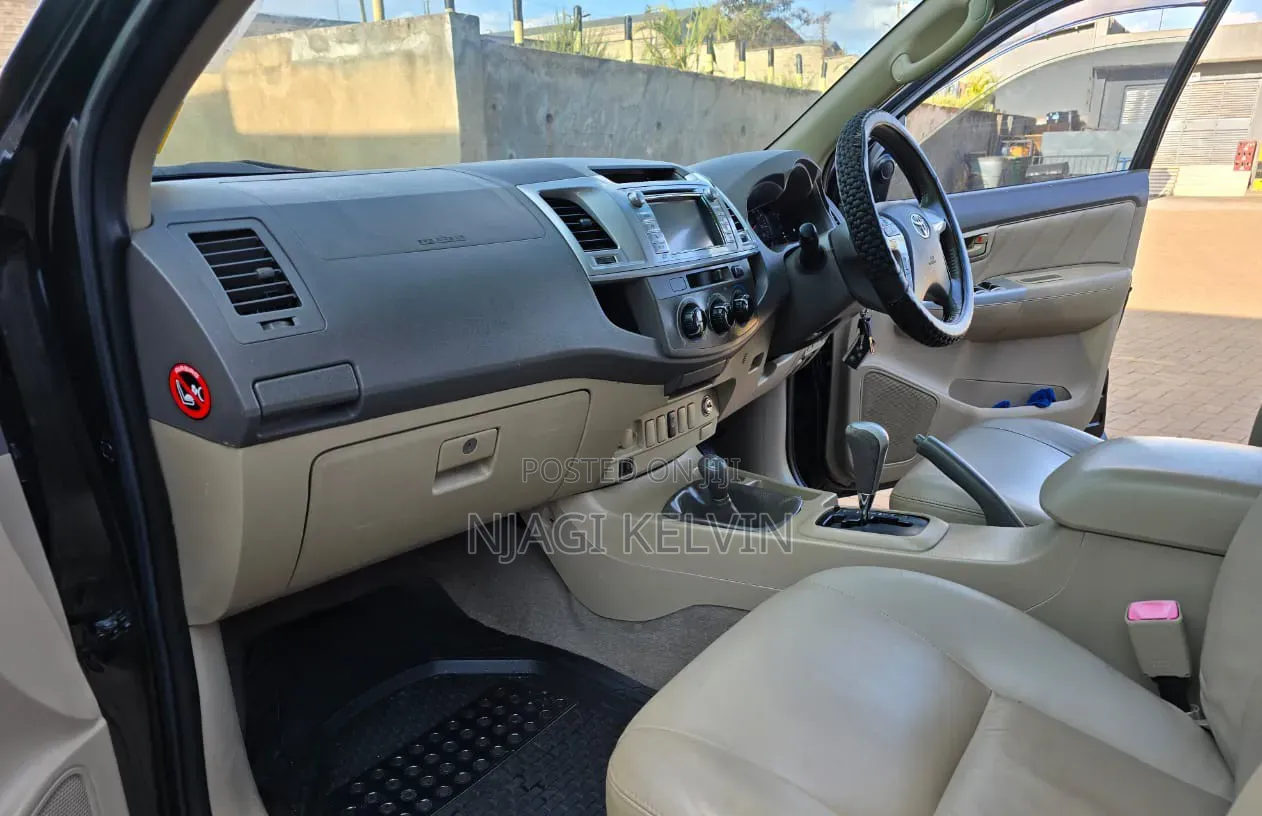 Toyota Hilux 2010 Black