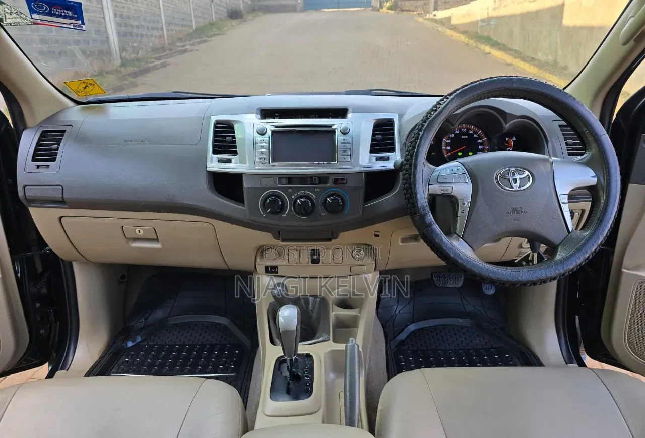 Toyota Hilux 2010 Black