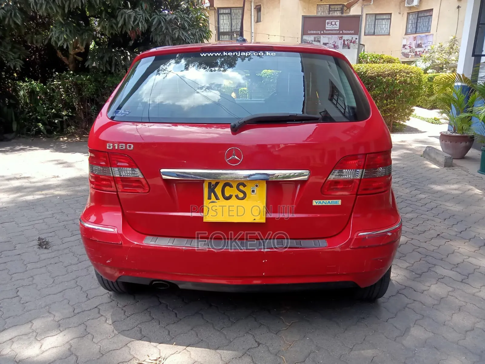 Mercedes-Benz B-Class B180 Petrol 2011 Red