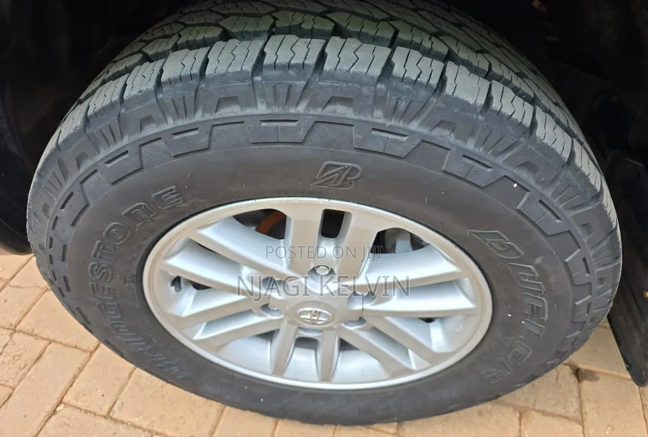 Toyota Hilux 2010 Black