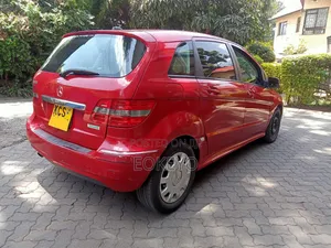 Mercedes-Benz B-Class B180 Petrol 2011 Red