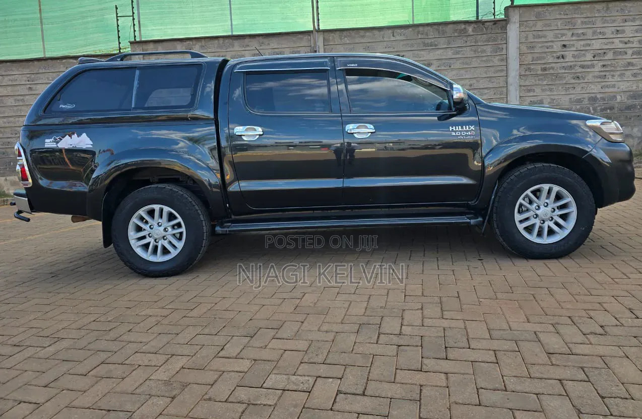 Toyota Hilux 2010 Black