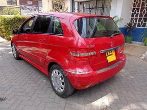 Mercedes-Benz B-Class B180 Petrol 2011 Red