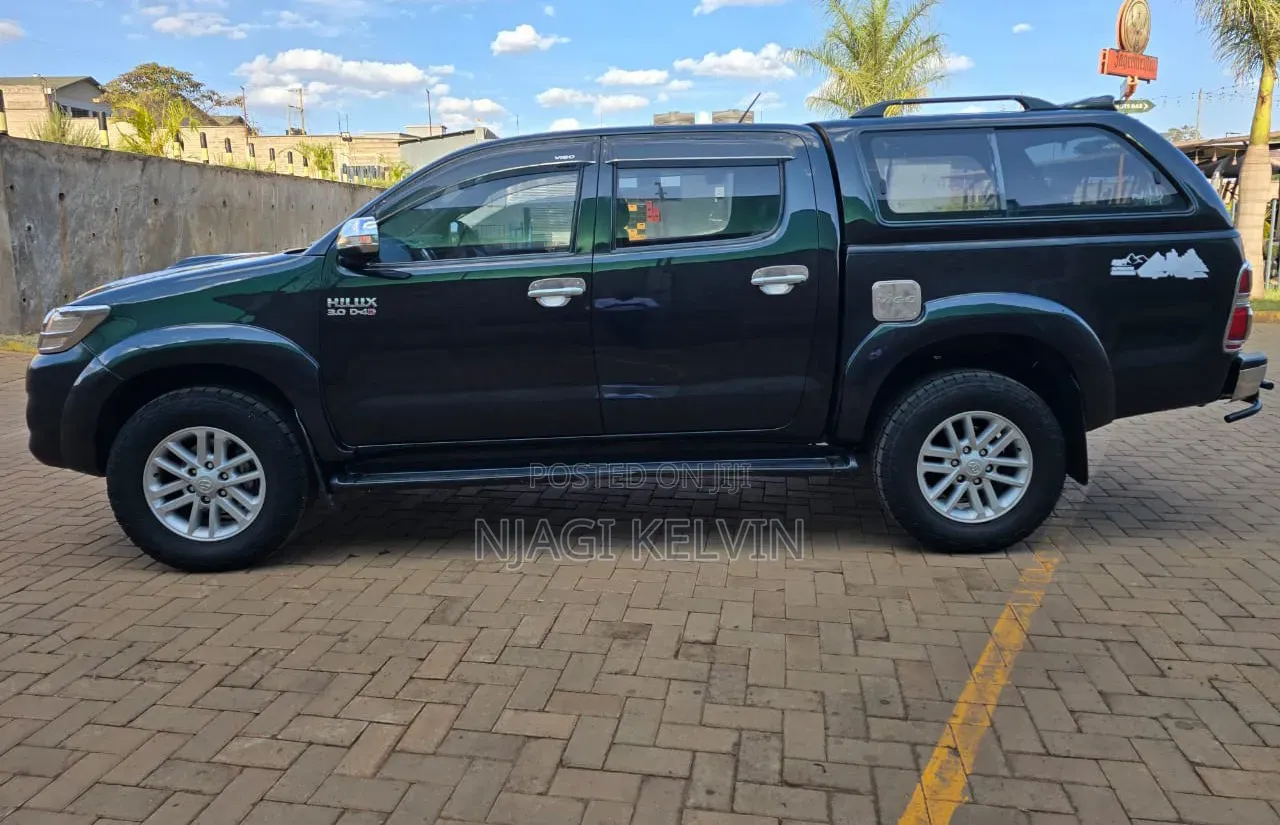 Toyota Hilux 2010 Black