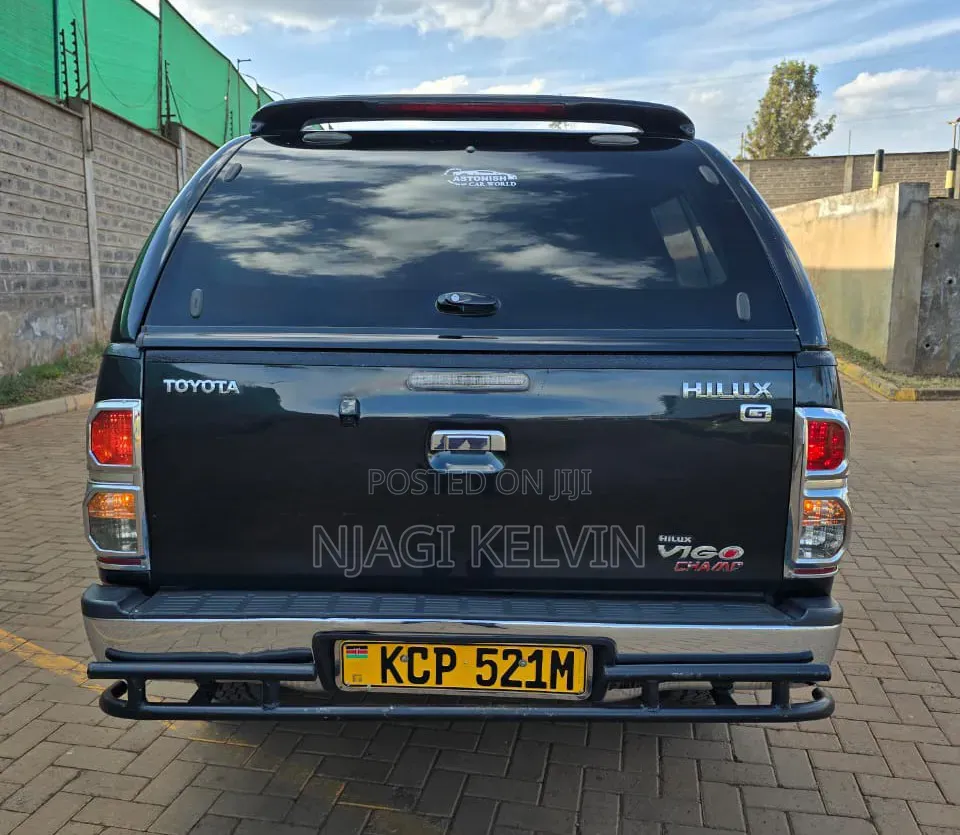 Toyota Hilux 2010 Black