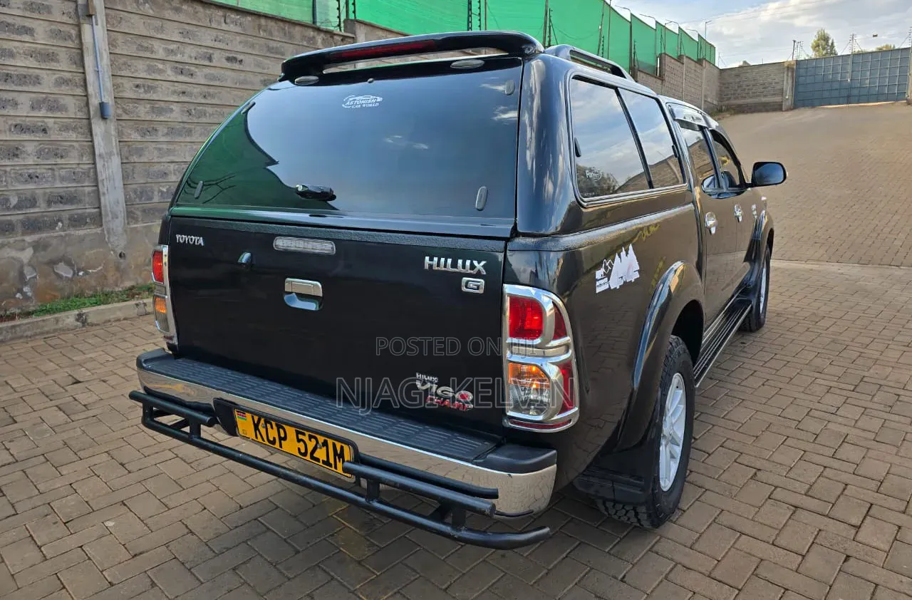 Toyota Hilux 2010 Black