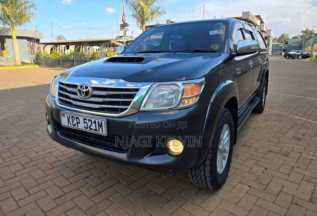 Toyota Hilux 2010 Black