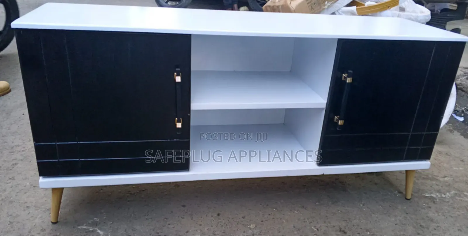 4.5FT Executive American Flats TV Stand