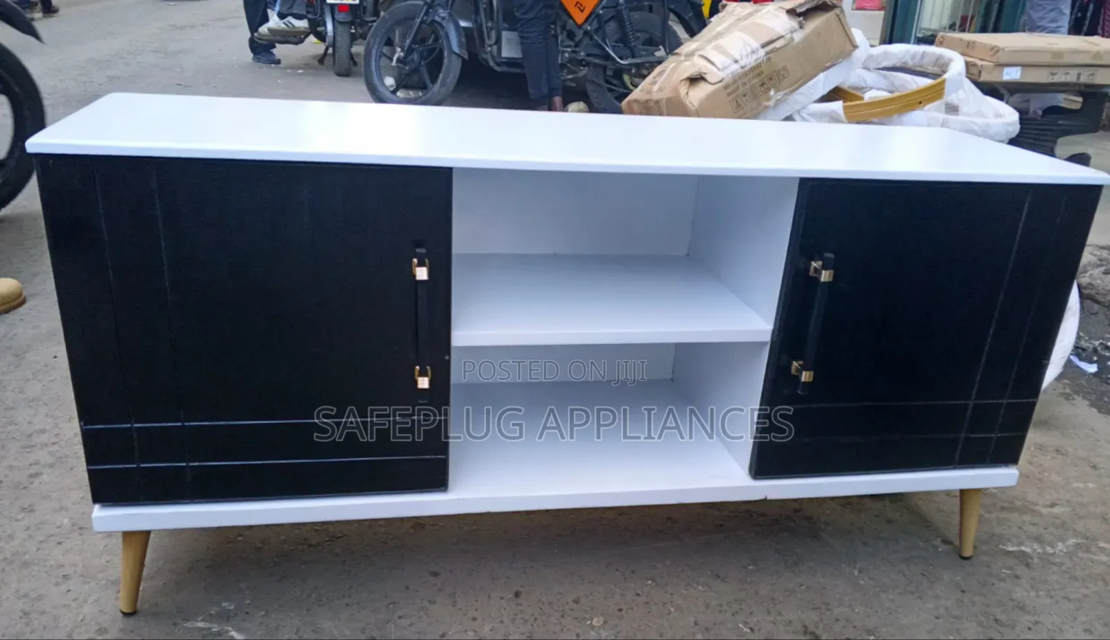 Executive American Flats 4.5FT TV Stand –