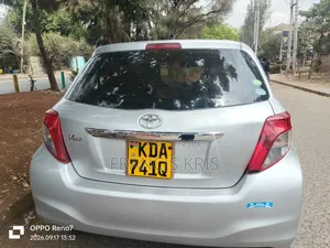 Toyota Vitz 2013 Silver