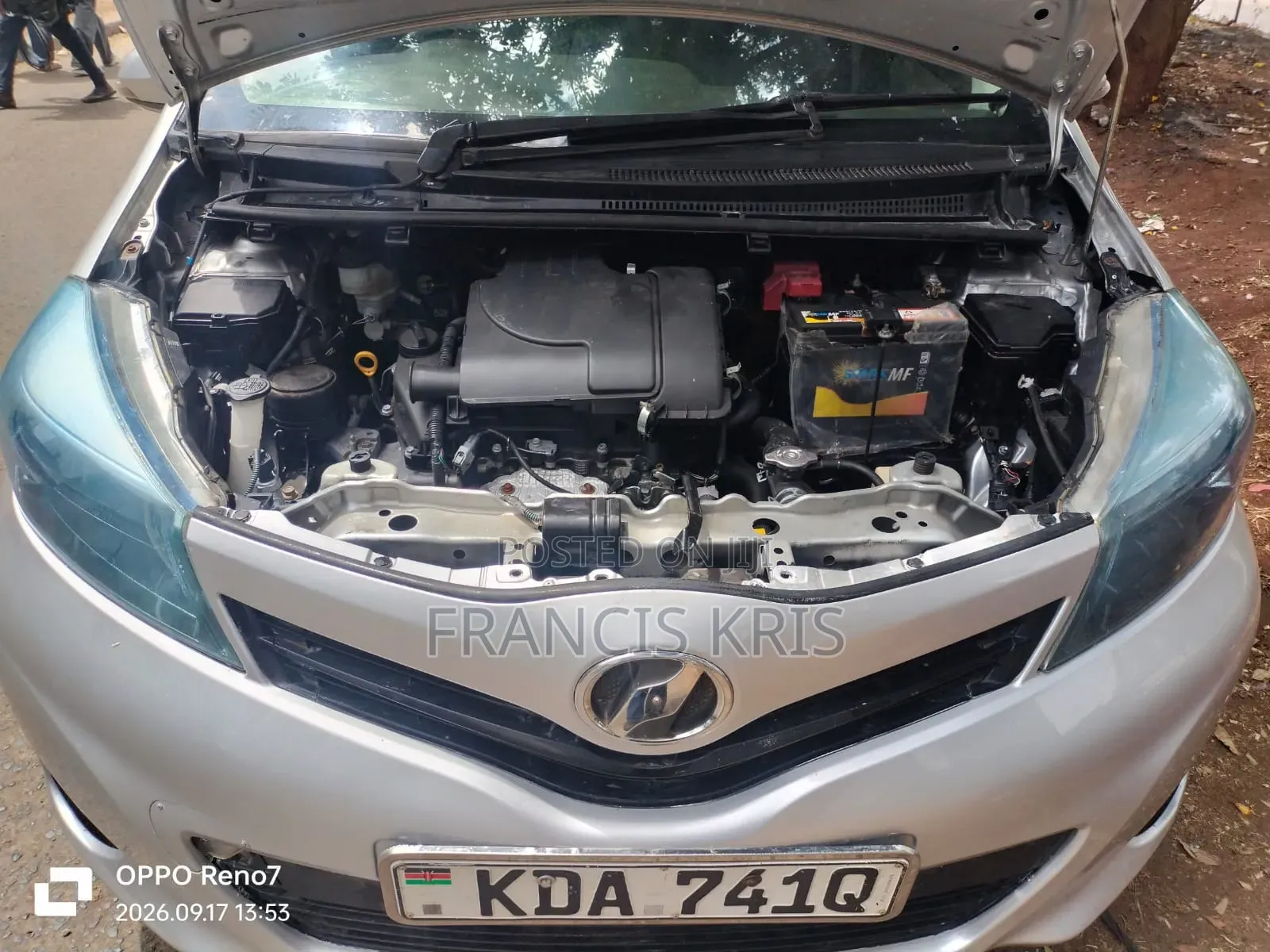 Toyota Vitz 2013 Silver