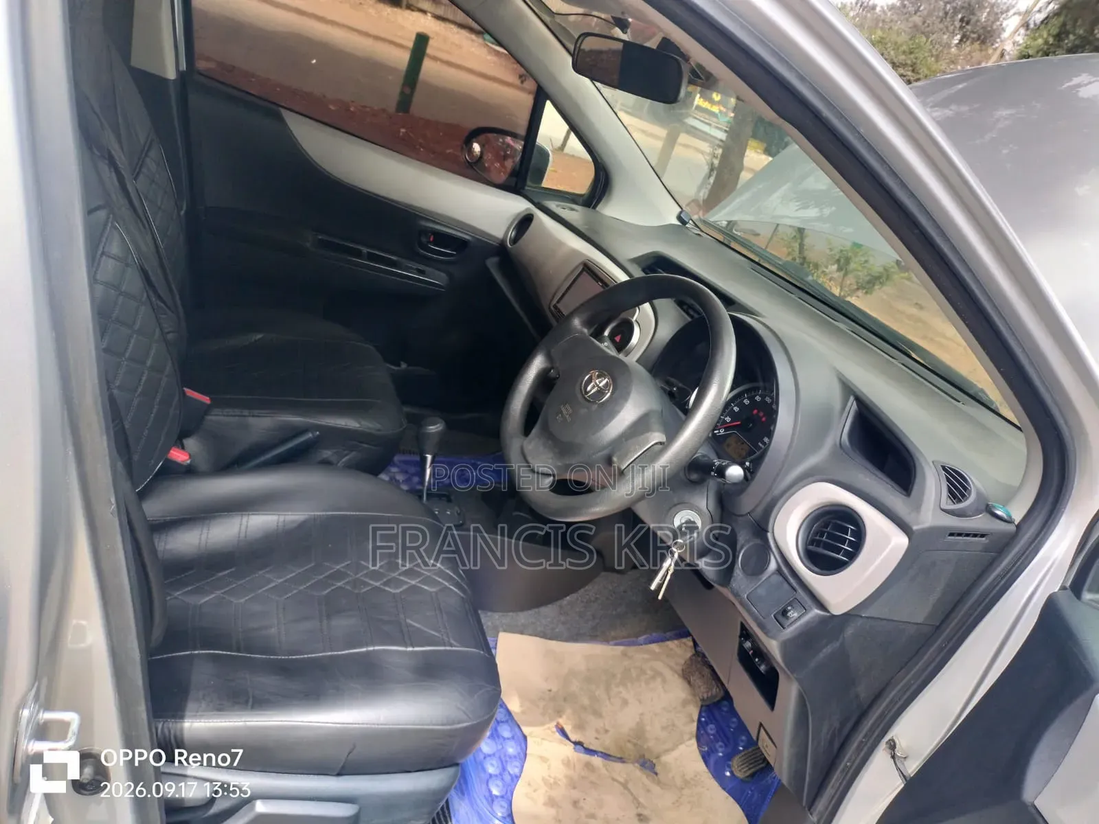 Toyota Vitz 2013 Silver