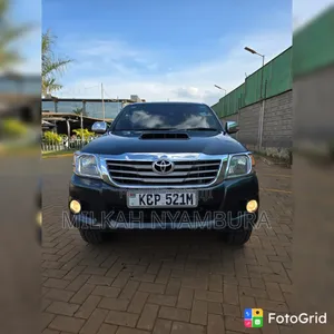 Toyota Hilux 2010 Black
