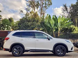 Subaru Forester Premium 2022 White