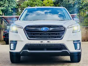 Subaru Forester Premium 2022 White