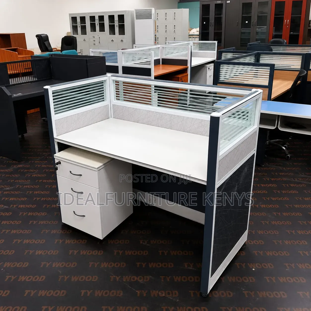 White Single Workstation