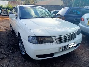 Nissan Sunny 2005 White