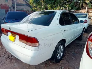Nissan Sunny 2005 White