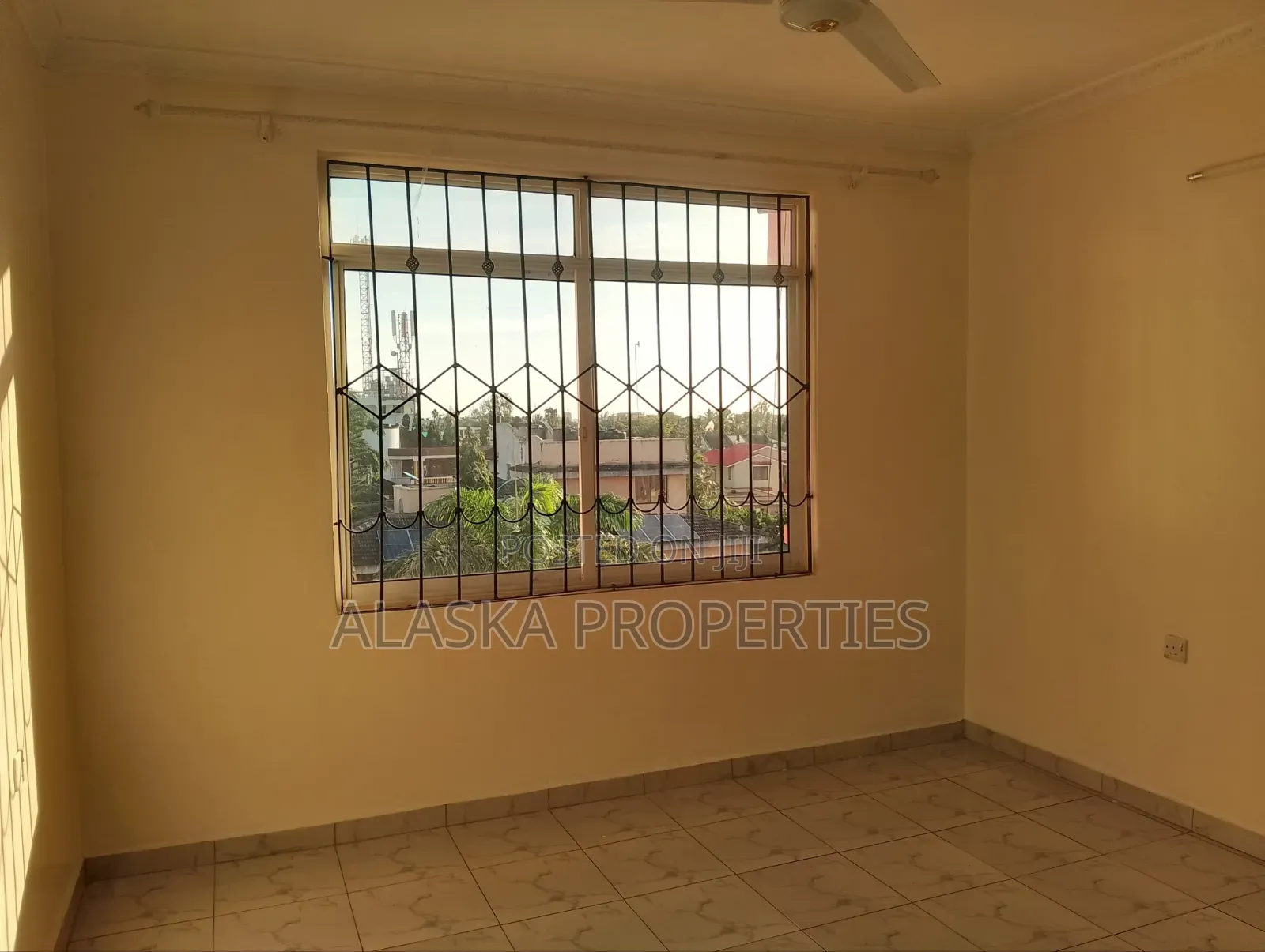 3bdrm Apartment in Mogadishu Estate, Nyali Mkomani for rent