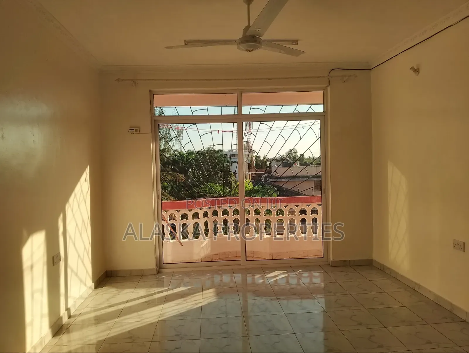 3bdrm Apartment in Mogadishu Estate, Nyali Mkomani for rent
