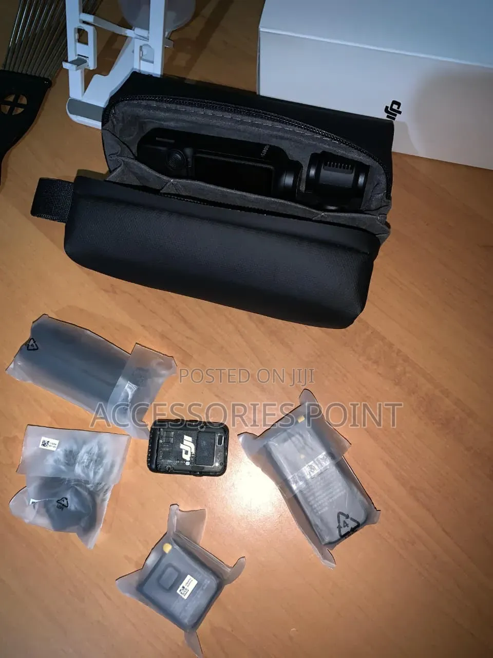 DJI Osmo Pocket 3 Creator Combo Vlogging/Video Camera